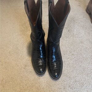 Elegant Black Crocodile Pattern Western Boots